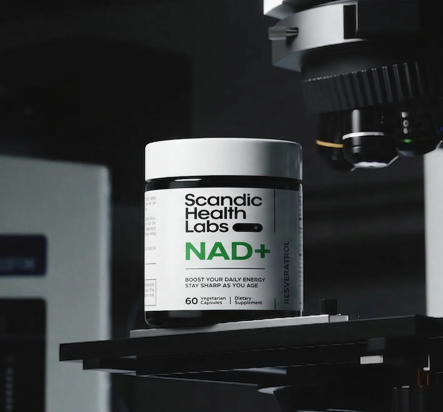 Scandic Health Labs NAD+ Nahrungsergänzungsmittel auf einer klaren skandinavischen Oberfläche mit weichem natürlichem Licht